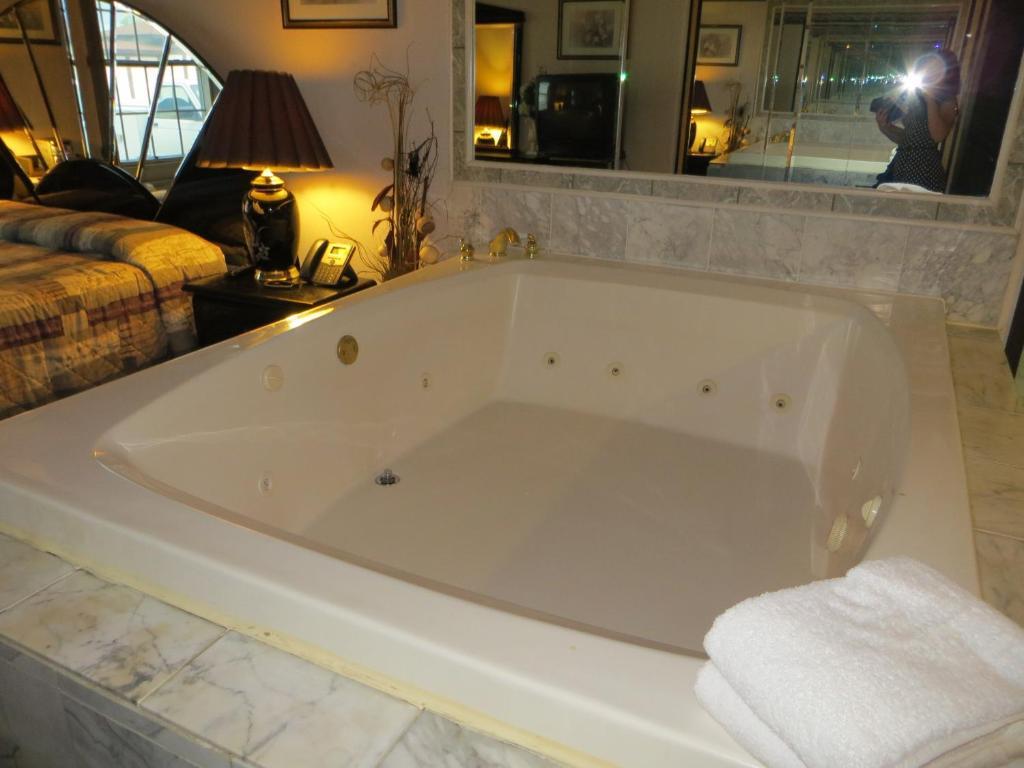 Hollywood Inn & Suites Gurnee Pokój zdjęcie