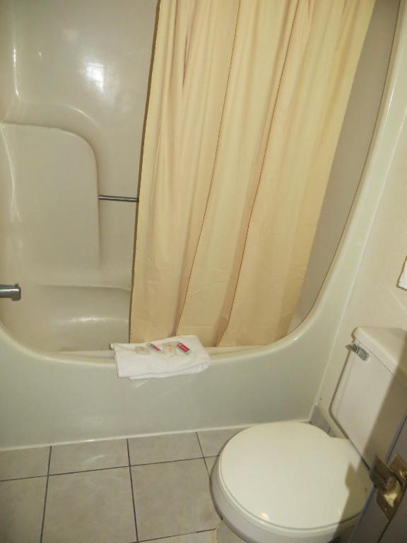 Hollywood Inn & Suites Gurnee Zewnętrze zdjęcie