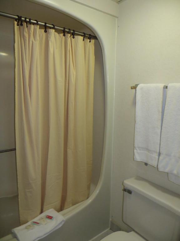 Hollywood Inn & Suites Gurnee Zewnętrze zdjęcie