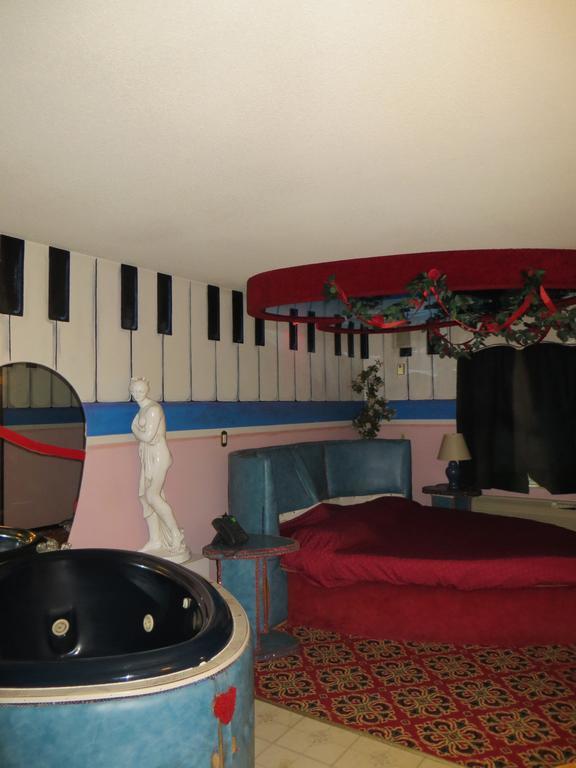 Hollywood Inn & Suites Gurnee Zewnętrze zdjęcie